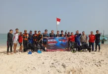 Merah Putih Berkibar Semarakkan HUT ke-81 RI di Pulau Gede Rembang dan Bawah Laut