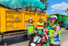 Polda Jateng Bagikan 60 Ribu Bendera Merah Putih ke Masyarakat