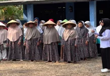 Upacara HUT ke-81 RI di Desa Rejosari Purworejo, Petani dan Tukang Becak Berbaris