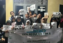 Mahasiswa KKN Undip Ajak Anak-anak Jrakahpayung Praktik Kaligrafi Jepang