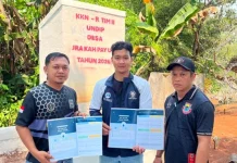 Mahasiswa KKN Undip Berikan Booklet Hasil Uji Kualitas Mata Air Desa Jrakahpayung