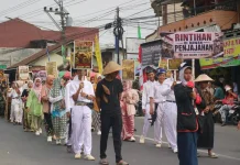 Meriahnya Karnaval Kemerdekaan di Bandar, Peserta Tampilkan Ragam Kreativitas