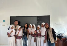 Sulap Limbah Botol Plastik Jadi Karya, KKN Undip Kenalkan Pelajar Budaya Mottainai