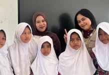 Kurangi Sampah Anorganik, KKN Undip Ajarkan Pembuatan Gantungan Kunci Ala Jepang