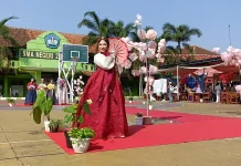 Rayakan HUT Kemerdekaan, SMAN 2 Batang Suguhkan Harmoni Budaya Lintas Negara