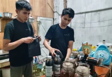 Meracik Kopi, Merawat Mimpi, Kisah Ari Mengembangkan Karfuan Coffee