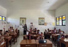 Edukasi Menabung, Mahasiswa KKN Undip Tingkatkan Literasi Keuangan SDN 3 Sidokare