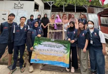 Mahasiswa Undip Ajak Warga Klidang Lor Sulap Botol Bekas Jadi Media Tanam Kencur