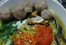 Nikmatnya Semangkuk Mie Ayam Bakso yang Hangat