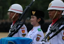 Kisah Jemima, Anggota Paskibraka Pembawa Baki Terima Bendera dari Gubernur Jateng