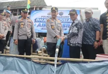 Krisis Air Bersih, Polres Semarang Distribusikan 23 Ribu Liter Air bagi Warga Jagir