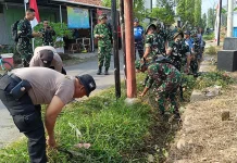 HUT ke-76 Kodam IV/Diponegoro, Tim Gabungan Bersihkan Wilayah Rawan Banjir di Batang