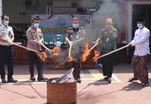 Cegah Penyalahgunaan, Kejari Rembang Musnahkan Sabu 128 Gram hingga Senjata Tajam