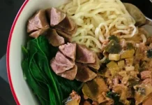 Nikmatnya Mie Ayam Bakso Komplit dengan Sayuran