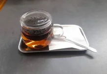 Teh Hangat untuk Menemani saat Hujan