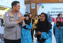Baksos, Polwan Polres Pemalang dan Bhayangkari Hibur Lansia di Panti