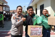 Polres Kudus Salurkan Bantuan Paket Sembako Kepada 350 Ojol