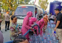 Polres Kudus Salurkan Bantuan Air Bersih ke Desa Glagahwaru