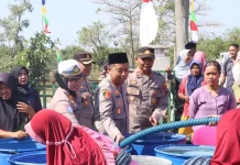 Kekeringan Melanda, Polres Rembang Distribusikan 100 Ribu Liter Air Bersih