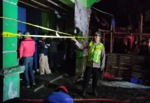 Polsek Belik Amankan TKP hingga Bantu Evakuasi Barang Pedagang Pascakebakaran
