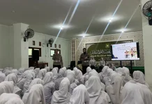 Satlantas Polres Kudus Ajak Pelajar MA Mu’allimat Tertib Lalu Lintas. Jauhi Tawuran