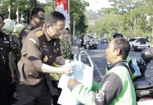 Bagi Beras-Bedah Asrama Tunanetra, Kejati Jateng Penuhi Kebutuhan Warga di HUT ke-81