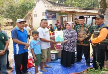Bupati Purworejo Serahkan Bantuan untuk Korban Kebakaran di Jatiwangsan Kemiri