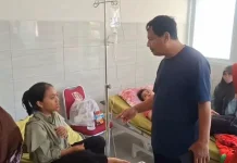 Bupati Rembang Jenguk Siswa yang Diduga Keracunan MBG