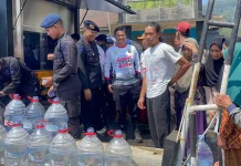 Kekeringan Meluas, Brimob Polda Jateng Salurkan Bantuan Air Bersih ke Tujuh Daerah