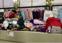 Thrifting Memiliki Cerita di Setiap Pakaiannya