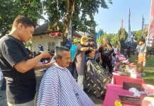 Barber Profesional Kudus Kumpul, Gelar Cukur Gratis “Lungguh Anteng Mulih Ganteng”