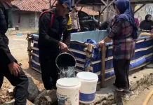 Brimob Polda Jateng Salurkan Air Bersih ke Warga Terdampak Kekeringan