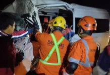 Basarnas Evakuasi Dua Penumpang Hiace di Tol Pemalang