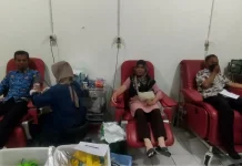 PMI Kendal Beri Bingkisan Khusus untuk Pendonor Darah di HUT ke-18 PMI