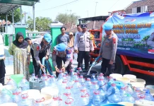 Bid Propam Polda Jateng Salurkan Air Bersih ke Warga Terdampak Kekeringan