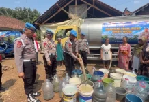 Warga Desa Kuta Pemalang Kesulitan Air, Bidpropam Polda Jateng Kirim 25.000 Liter