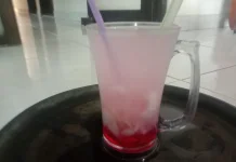 Segarnya Es Kelapa Muda Sirup saat Cuaca Panas