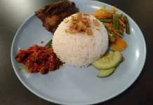 Resep Ayam Goreng Bumbu Rendang yang Pedas Nikmat