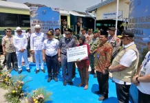 Semarak HUT ke-81, KAI Semarang Salurkan Bantuan Air Bersih dan Sembako