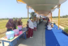 Masyarakat Desa Purwosari Gelar Tradisi Pesta Panen di Sawah