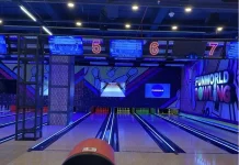 Mencoba Serunya Bermain Bowling