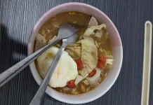 Kenapa Mie Cocok Disantap setelah Berenang?
