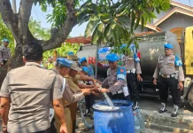 Tiga Bulan Terdampak Kekeringan, Warga Plumbungan Pati Terima Bantuan Air Bersih