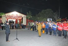 Agustina Pimpin Penyiraman Jalan, Tekan Dampak Asap TPA Jatibarang