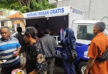 Warga Batang-Pekalongan Antusias Sambut Peluncuran Mobil Senyum Biru