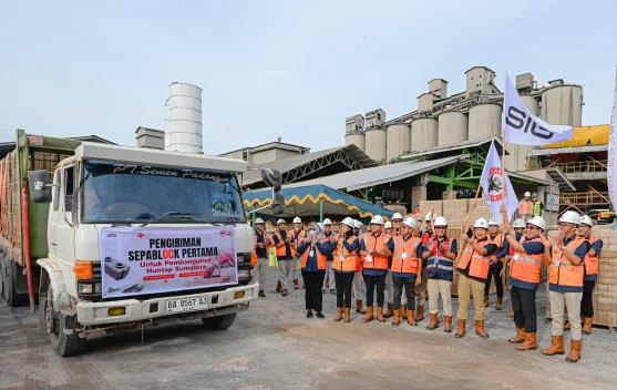 Semen Indonesia Kirim 36.000 Bata Interlock untuk Hunian Korban Banjir Padang