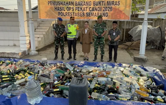 Polrestabes Semarang Musnahkan Ribuan Botol Miras Hasil Operasi Pekat