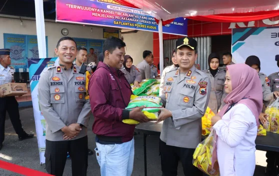 Beras dan Minyak Dijual Murah, Warga Serbu Gerakan Pangan Murah Polres Kudus