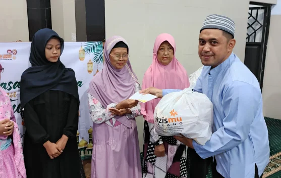 Gandeng Lazismu, Masjid Al Haadi Santuni Puluhan Yatim dan Duafa