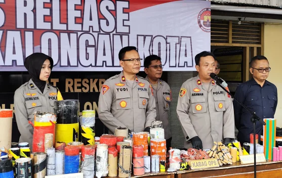 Pelanggaran Turun, Polres Pekalongan Kota Cekal 76 Balon Liar dan 684 Petasan